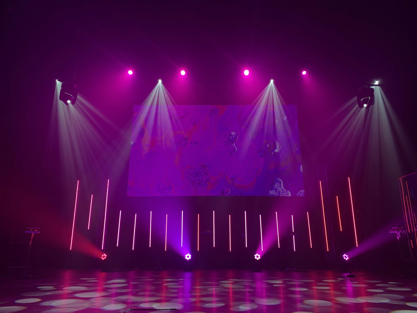 Stage lighting with colourful beams